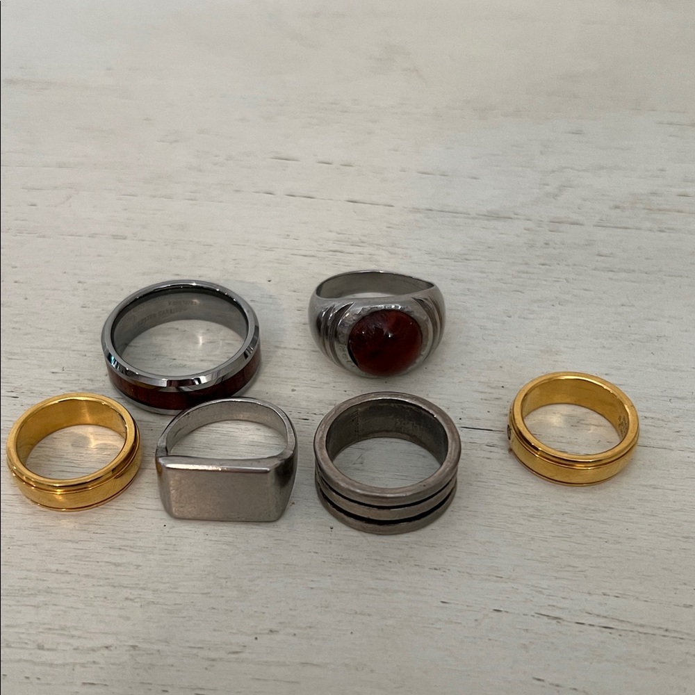Lot of men’s costume rings